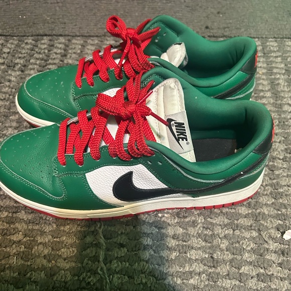 Dunks - Picture 3 of 5